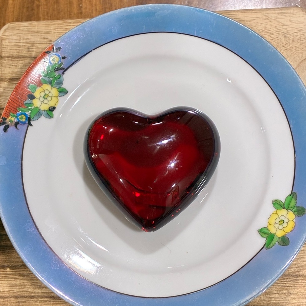 Red Heart Paperweight R.O.C. Made in Taiwan Valentine